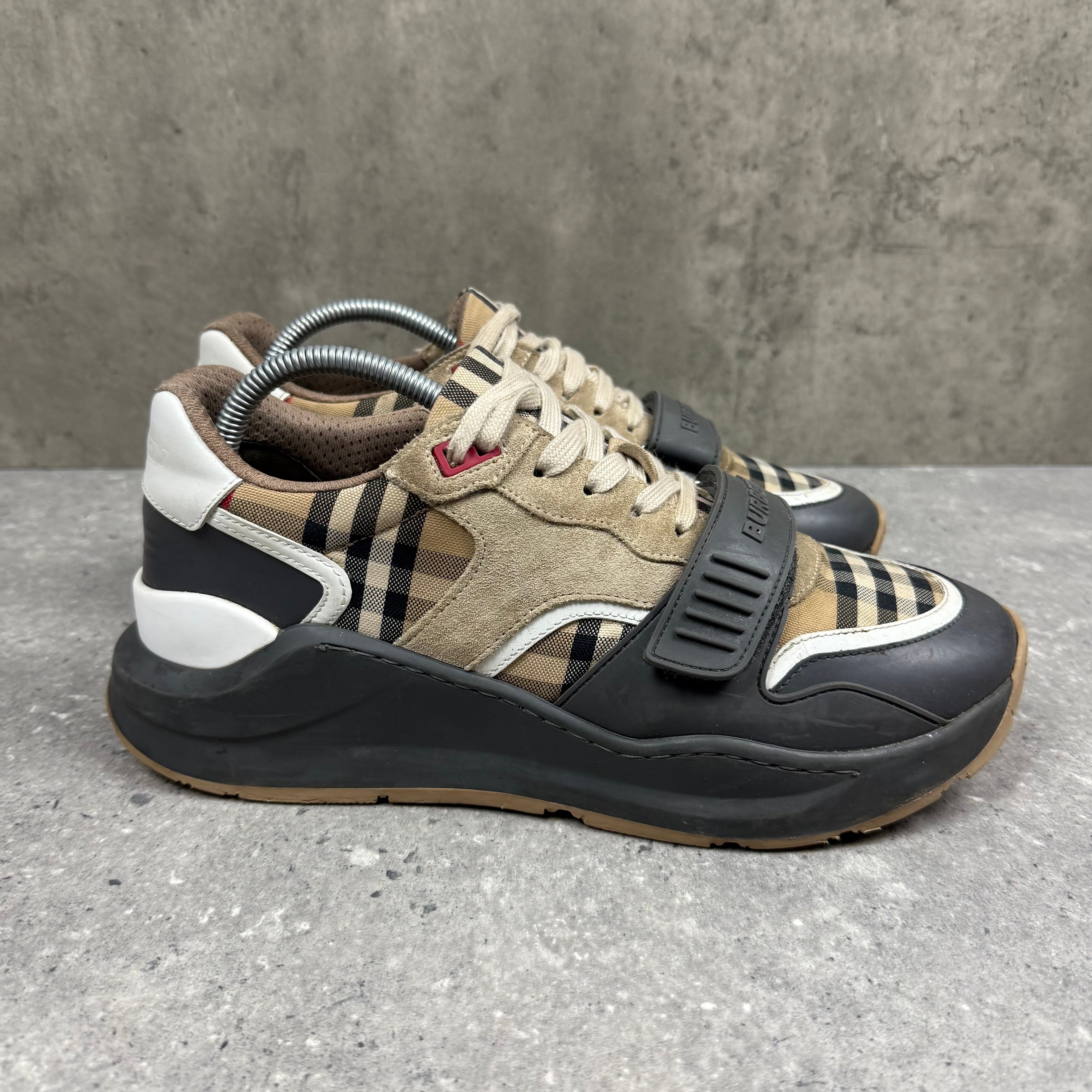 BURBERRY RAMSEY - (EU42.5 / UK8.5)