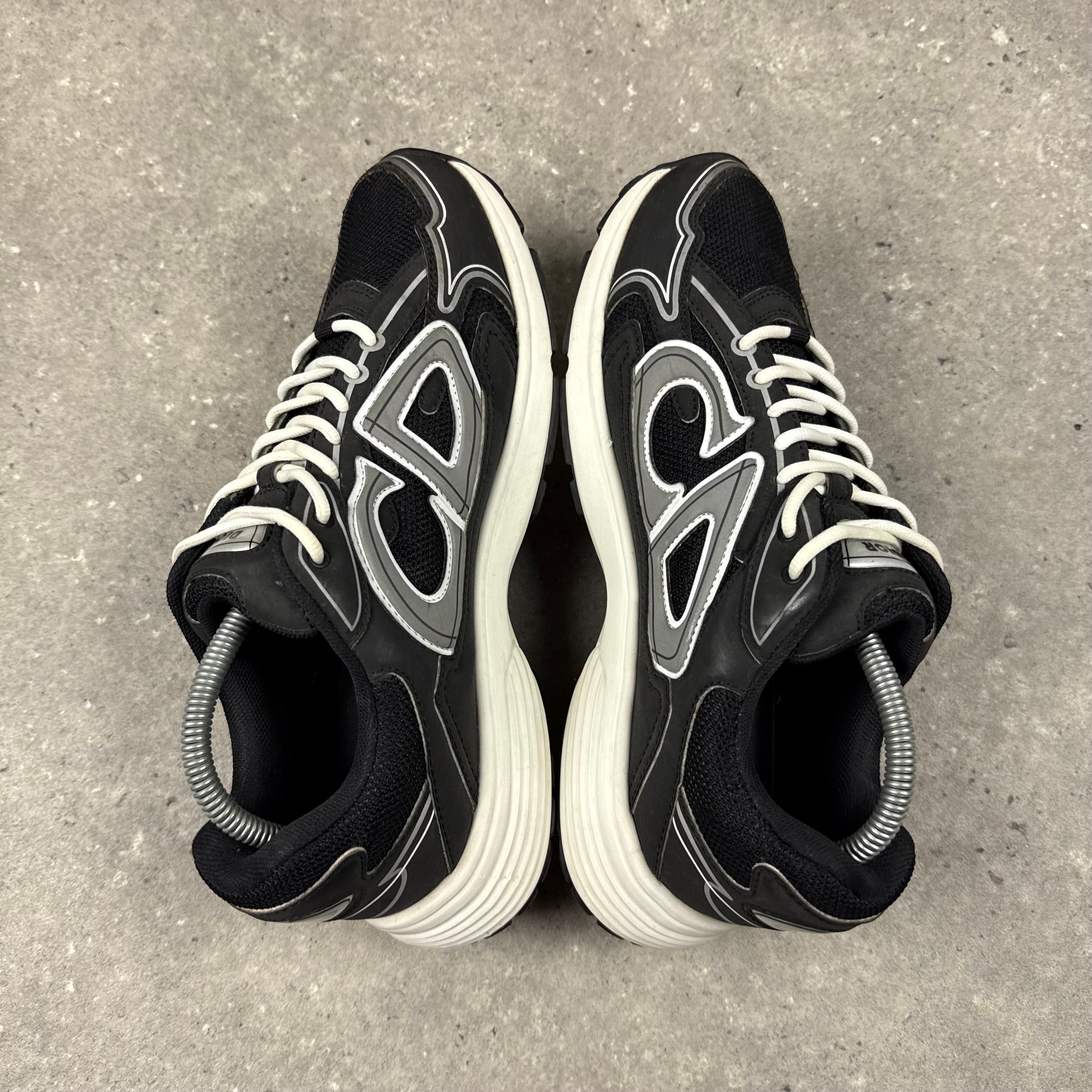 DIOR B30 BLACK/WHITE - (EU 42 / UK 8)
