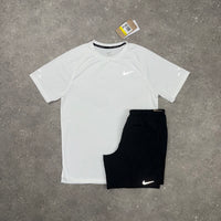 NIKE ADV STRIDE T-SHIRT AND SHORTS SET - WHITE / BLACK