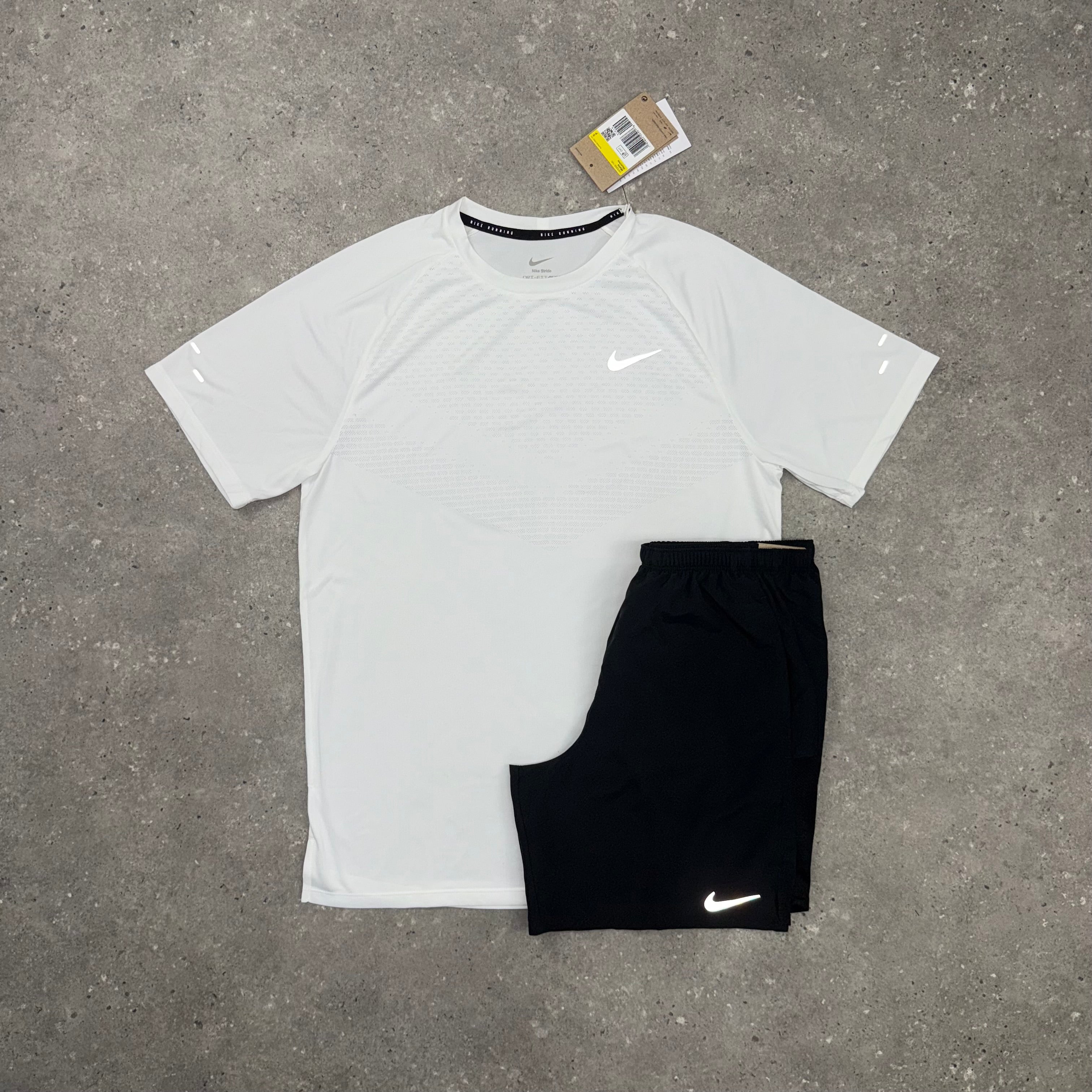 NIKE ADV STRIDE T-SHIRT AND SHORTS SET - WHITE / BLACK