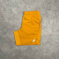 ASICS CORE SHORTS - SANDSTORM