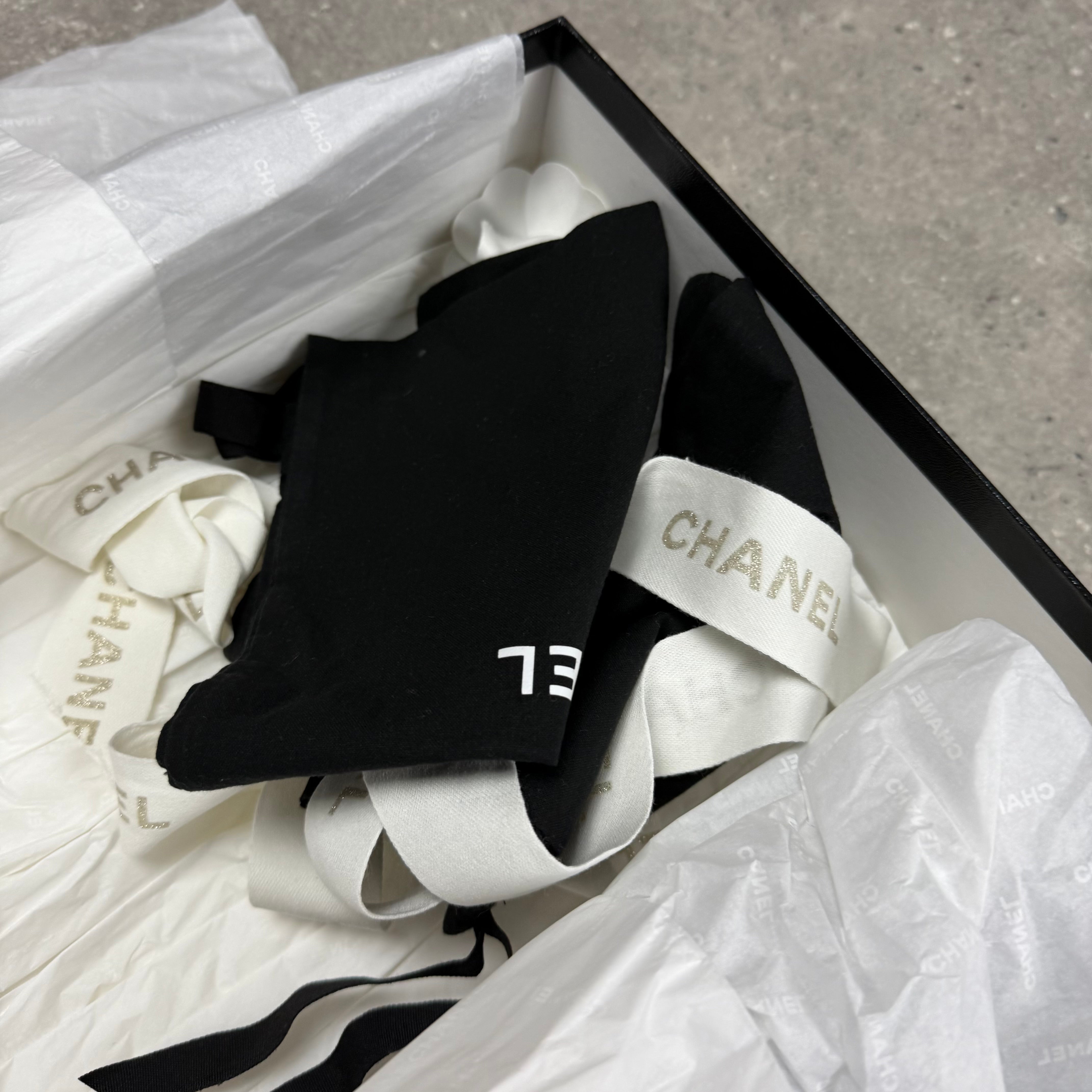 CHANEL RUNNERS LIGHT BLUE -  (EU37 / UK4)