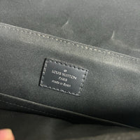 LOUIS VUITTON DISTRICT MESSENGER BAG