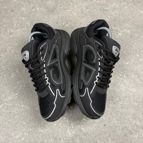 DIOR B30 BLACK (EU 41 / UK 7)