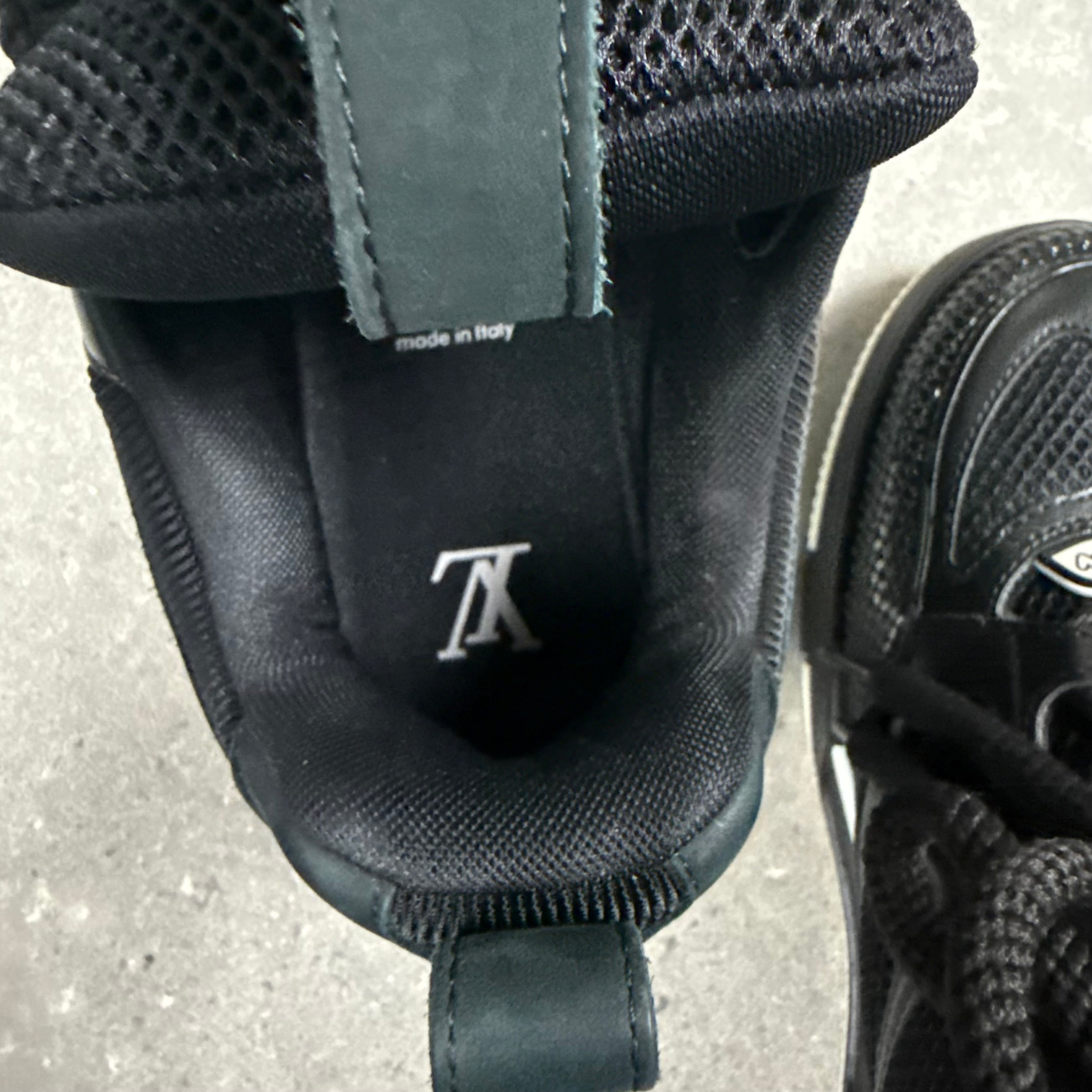 LOUIS VUITTON SKATES BLACK - EU40 (FITS UK 7)