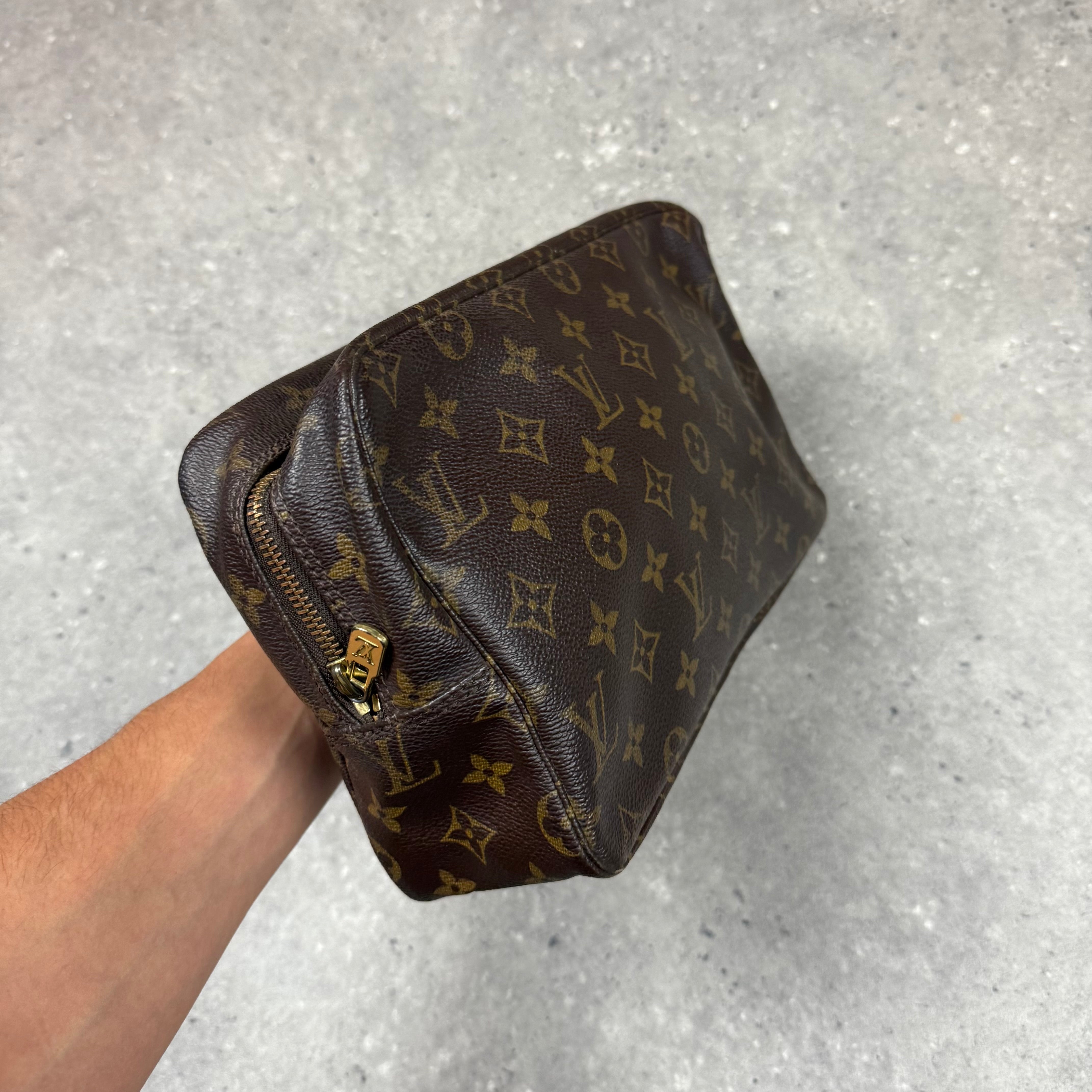 LOUIS VUITTON WASH BAG