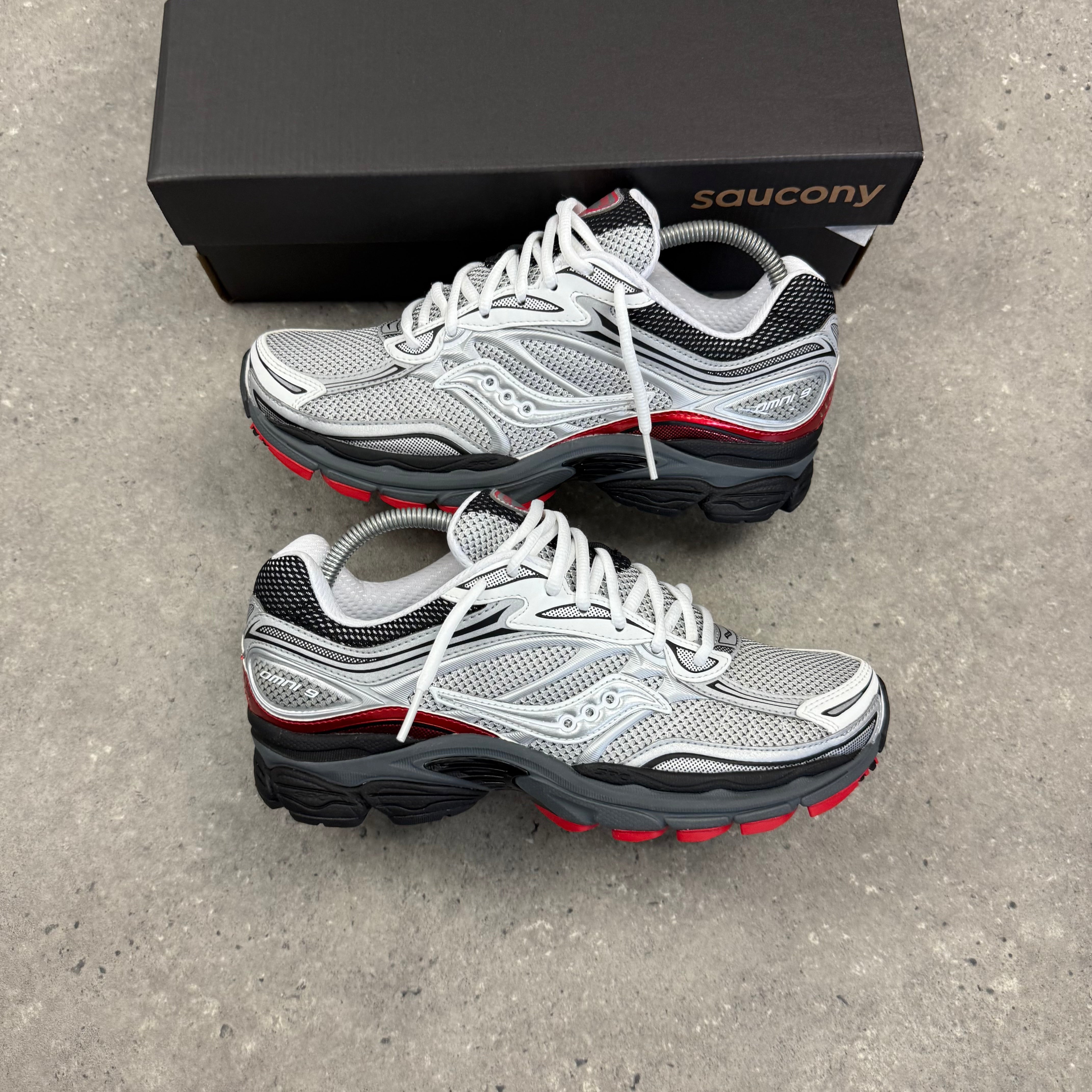 SAUCONY OMNI PRO GRID 9 - GREY CRIMSON