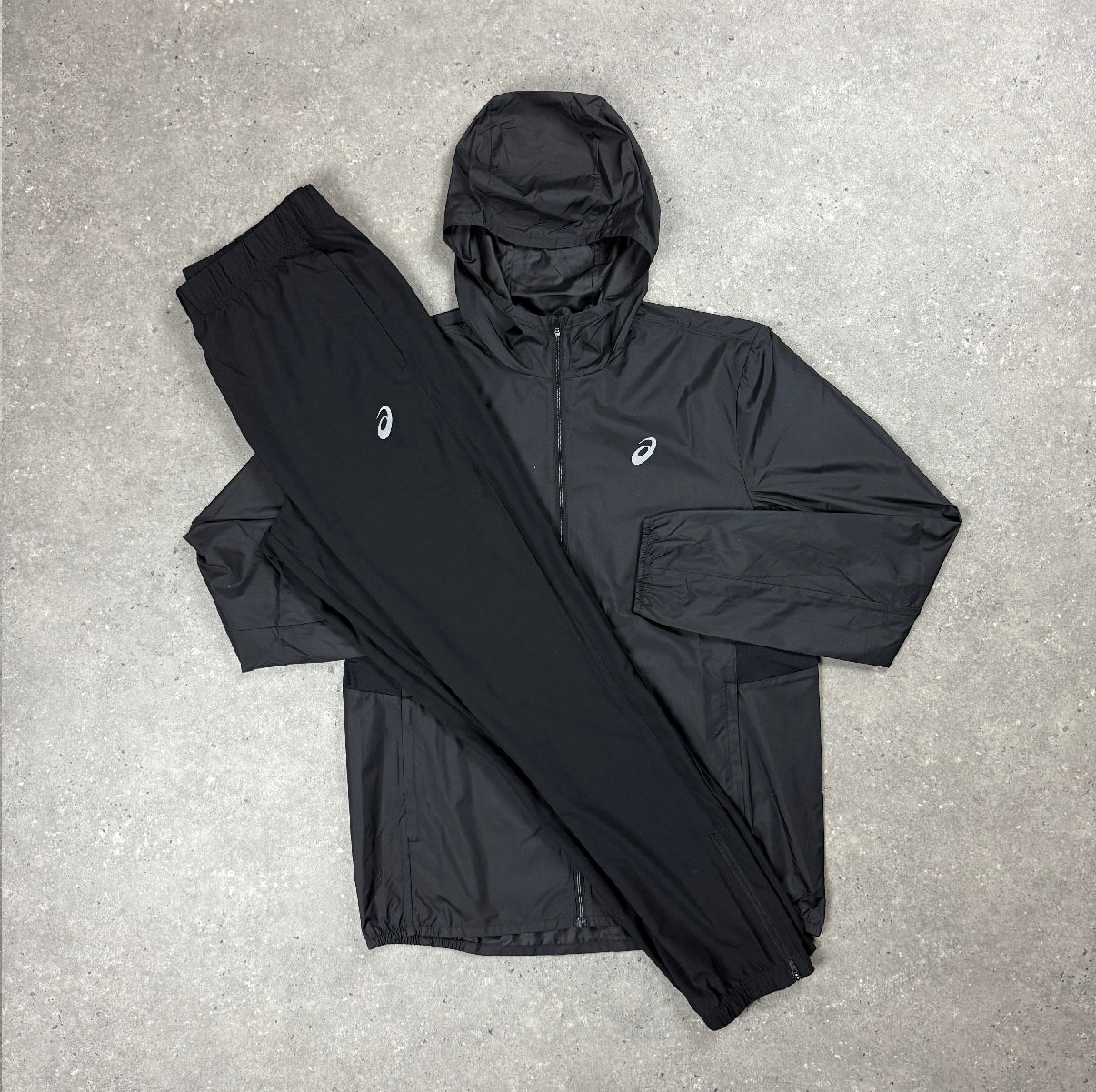 ASICS CORE WINDRUNNER & PANTS SET - BLACK