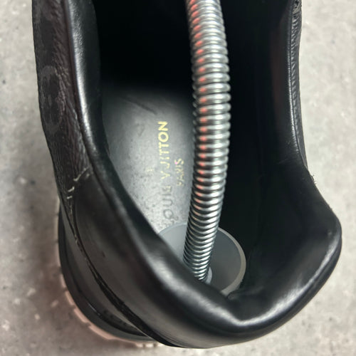 LOUIS VUITTON RUNAWAY BLACK/WHITE - EU 44 (FITS UK 11)
