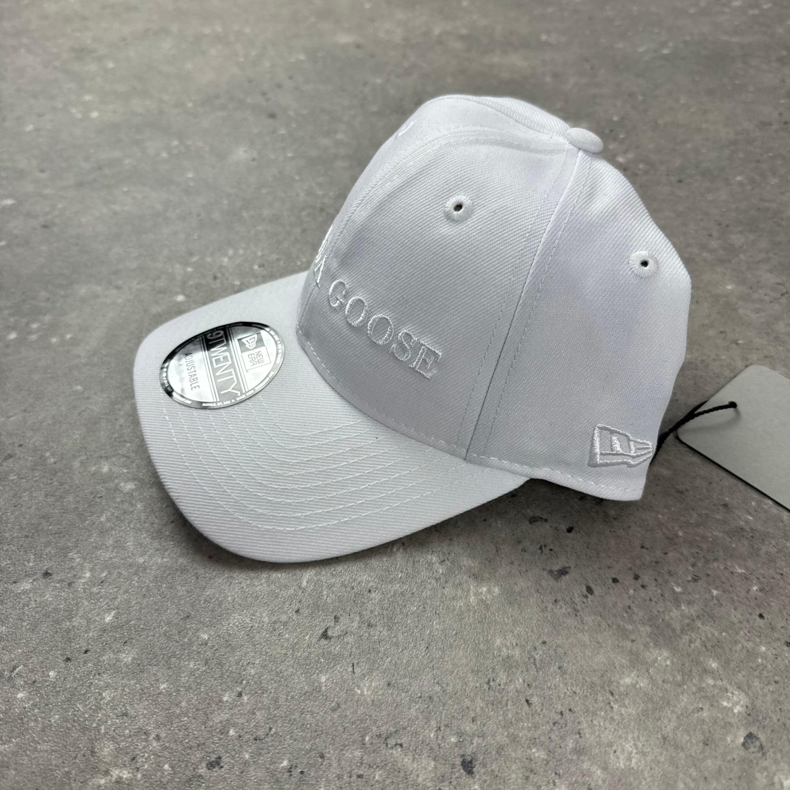 CANADA GOOSE WHITE CAP