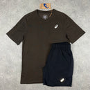 ASICS BROWN JACQUARD T-SHIRT & BLACK 7” CORE SHORTS
