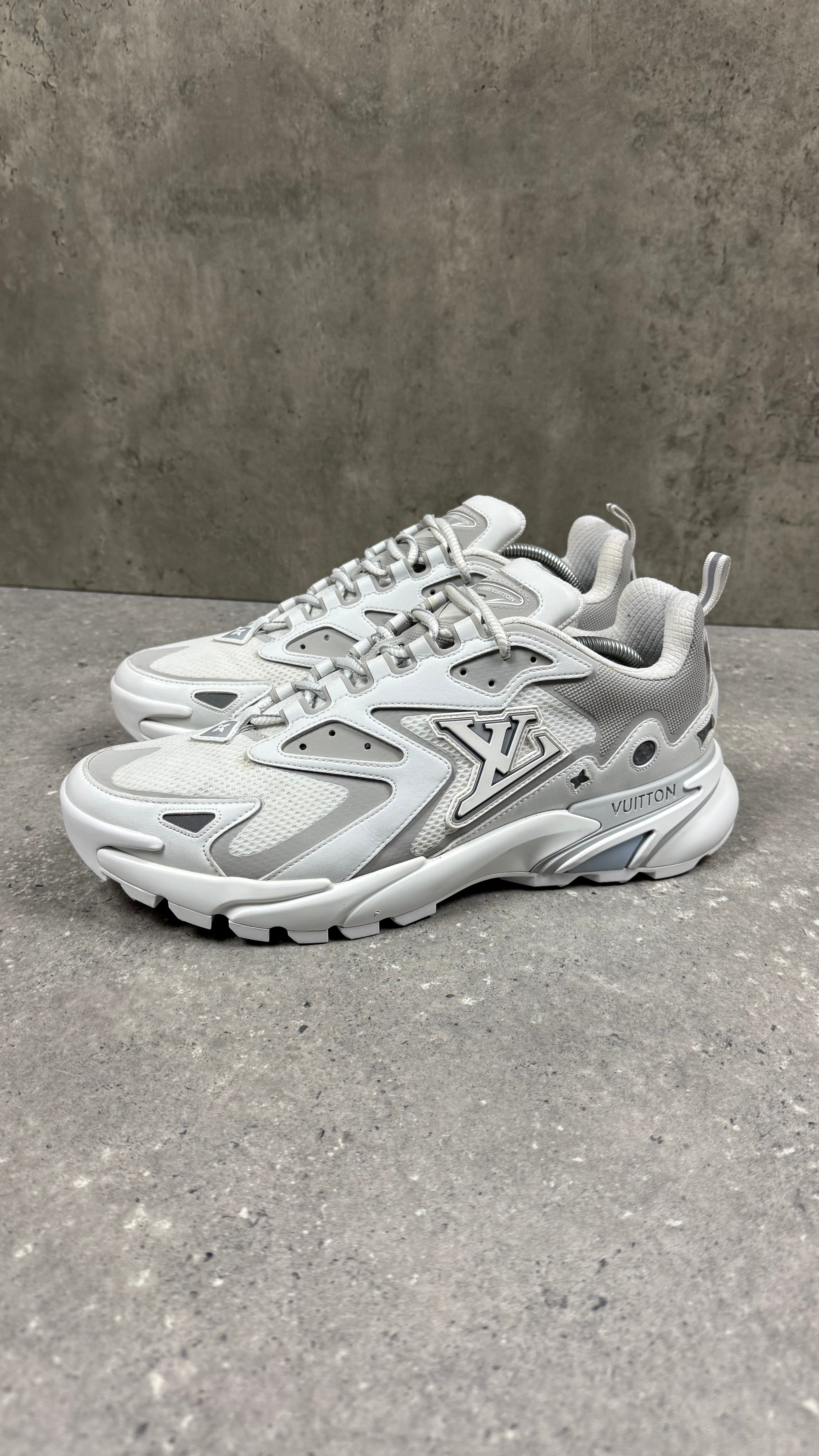 LOUIS VUITTON WHITE TATICS - EU 43 (FITS UK 10)