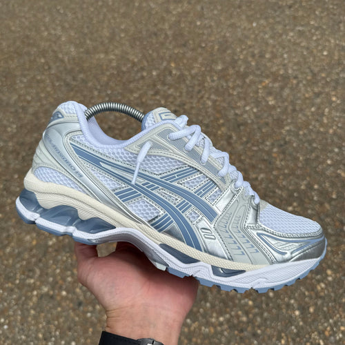 ASICS GEL KAYANO 14 - WHITE / LIGHT NAVY