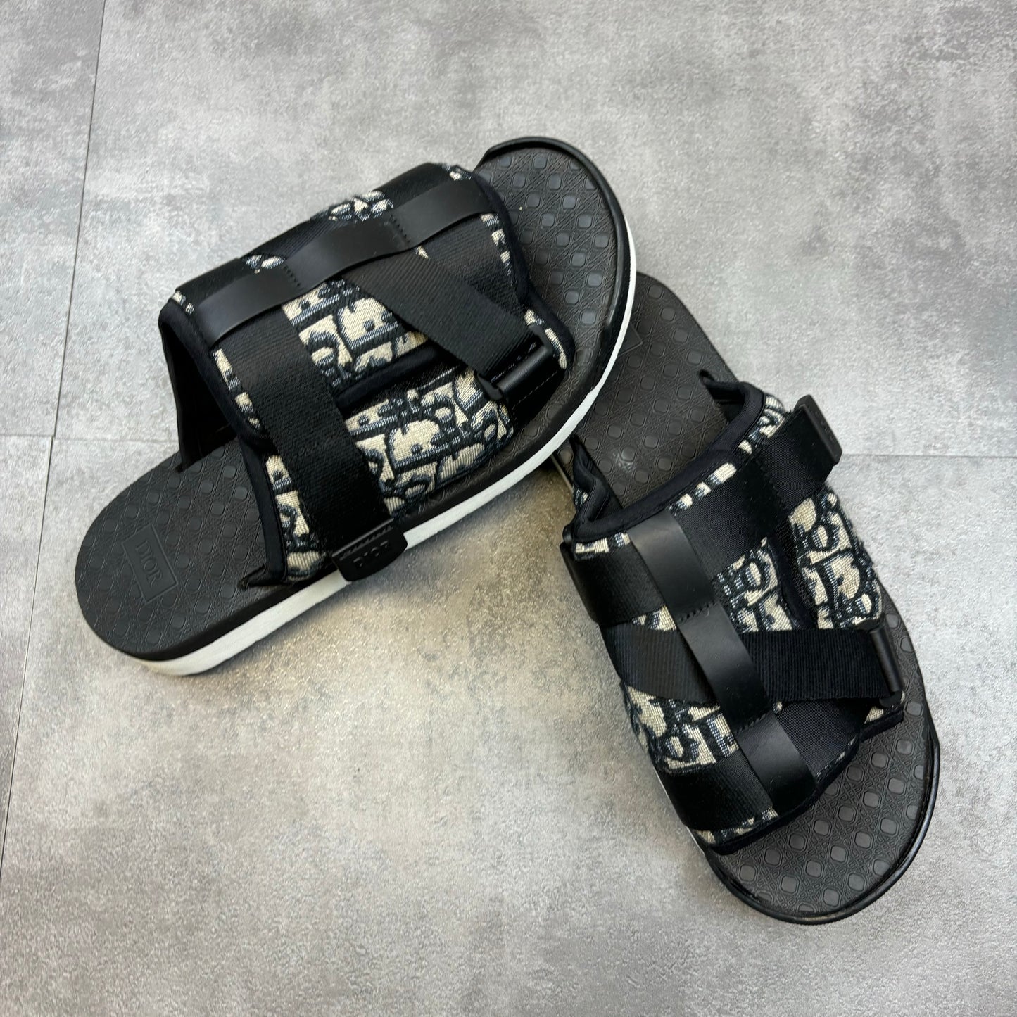 DIOR ALPHA SANDALS (FIT 9)