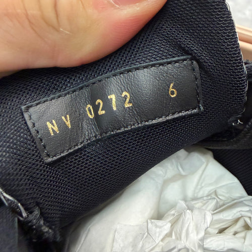 LOUIS VUITTON RUNAWAY BLACK - (EU40 / UK6)